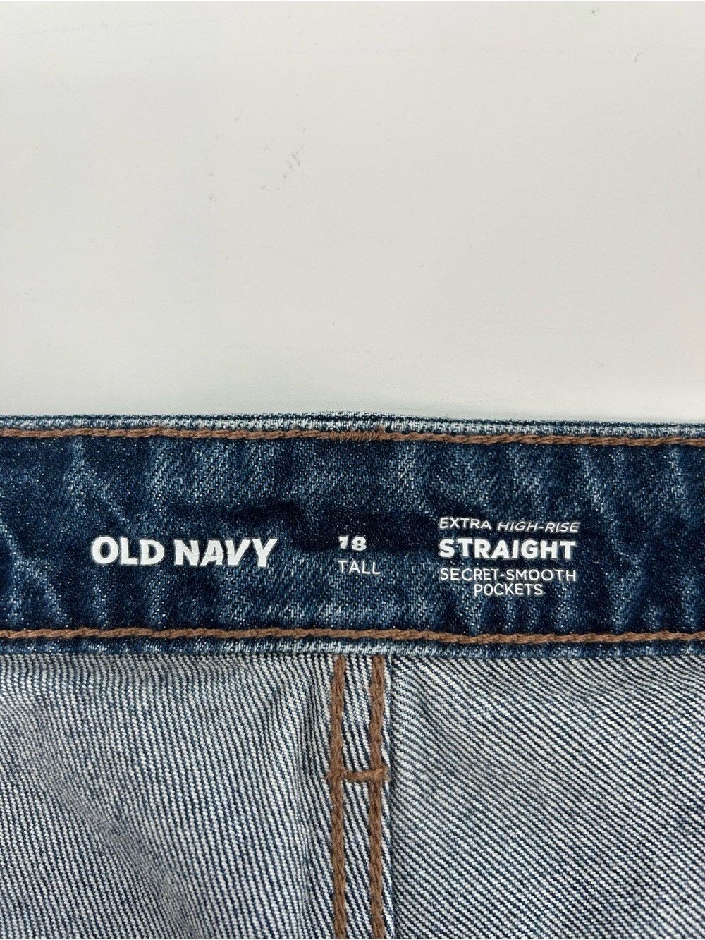 NWT Old Navy Extra High-Waisted Studded Straight Jeans in Studded Medium Wash - Picture 10 of 11